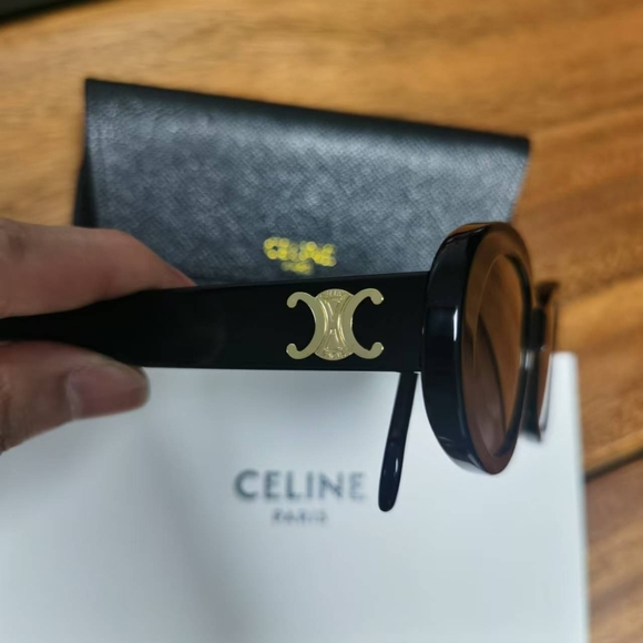 Stylish Celine Women's Sunglasses - Like New! - Picture 4 of 5